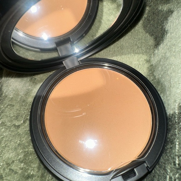 Matte Finish Compact Powder C8 - Picture 8 of 10